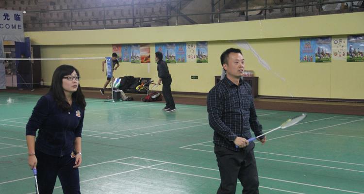 羽毛球上手技巧（让你成为羽毛球高手的技巧与方法）