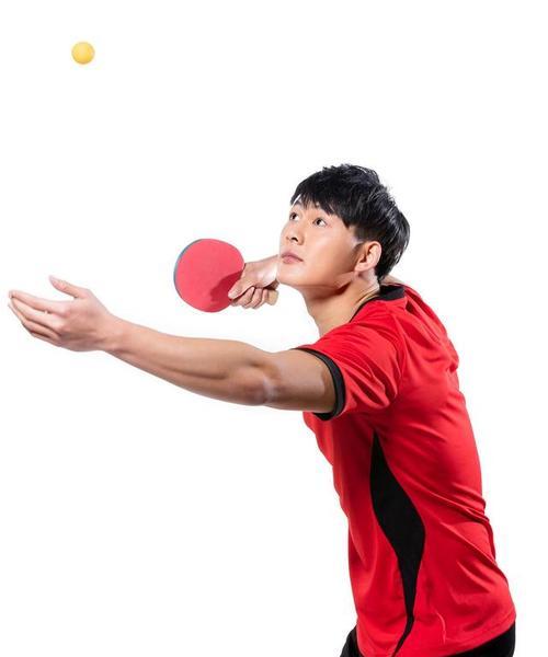 打造稳定高效的乒乓球下蹲式发球技巧（从姿势到技巧，全面提升发球能力）