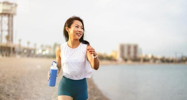 400米跑步技巧——女孩子的必修课（如何提升400米跑步速度，让你成为赛场上的佼佼者）