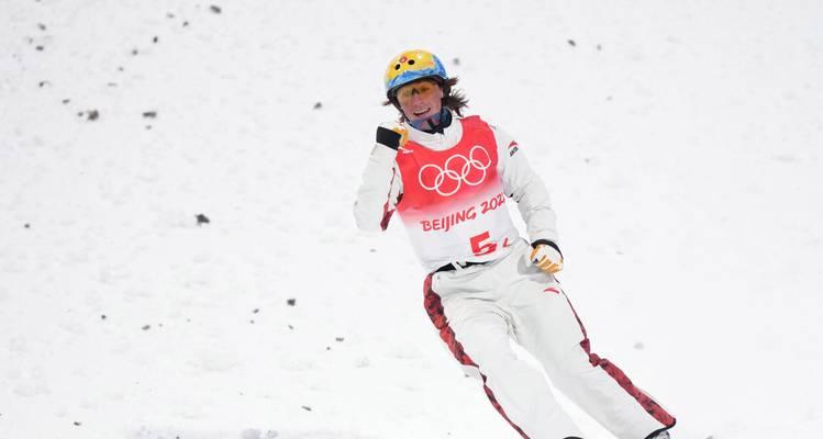 冬奥女子自由式空中滑雪（掌握空中技巧，攀登巅峰）