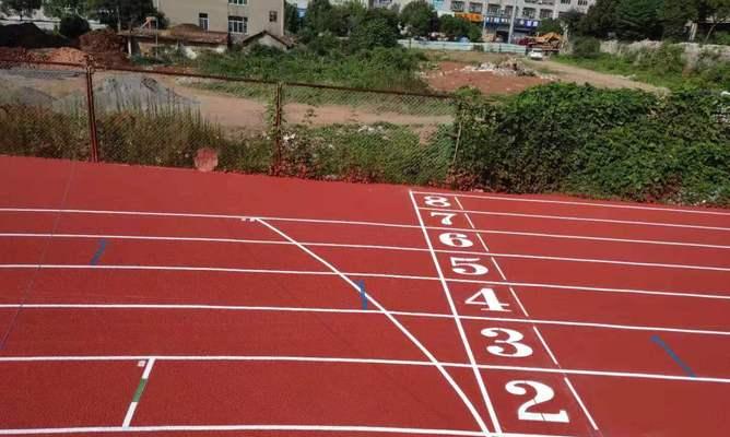 小学跑道上的400米跑步技巧（让你在小学体育课上跑出好成绩）