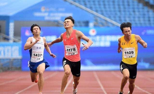 如何掌握1500米跑步技巧？（15个让你跑得更快的技巧）