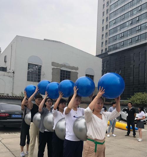 如何正确使用自由泳夹腿板（掌握技巧，提高游泳效果）
