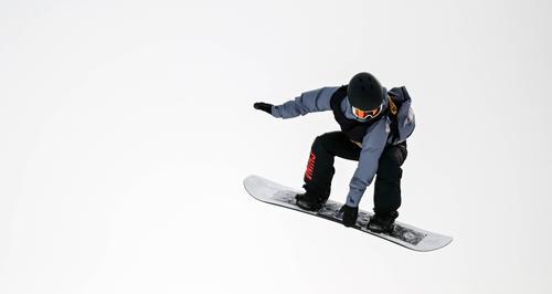 单板滑雪障碍技巧得分计算（通过技巧评估单板滑雪表现的方式）