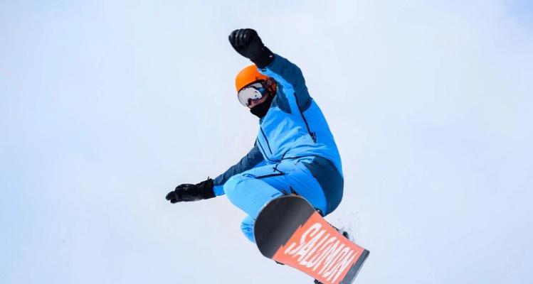 滑雪初学者必备技巧（15个关键技巧，助你踏上滑雪之旅）