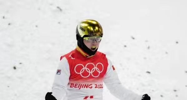 韩晓鹏夺冠，中国男子空中技巧再创辉煌（以都灵冬奥会见证中国滑雪运动的进步与成长）