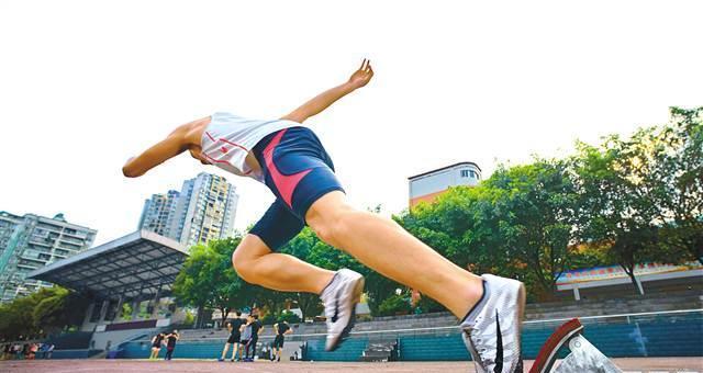 100x4米接力跑步技巧（打破接力跑步瓶颈，提高速度与配合）