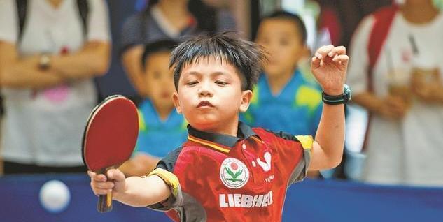如何以乒乓球耍帅（15个小技巧教你成为乒乓球高手）
