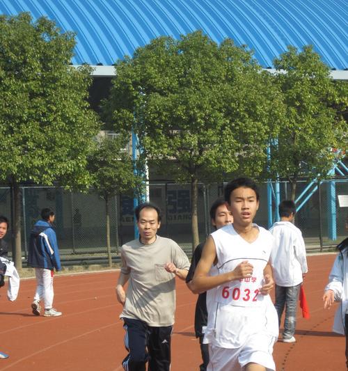 轻松掌握3000米跑步技巧（新手也能迅速提高）