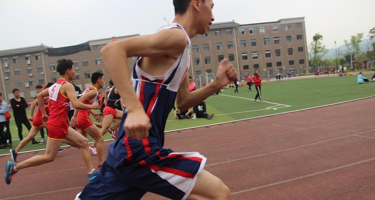 掌握1200米跑步比赛技巧（让你在比赛中游刃有余）