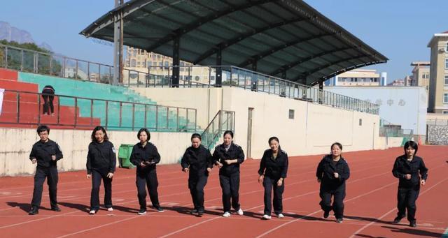 如何在200米跑道上进行八百米跑步（掌握正确的技巧）