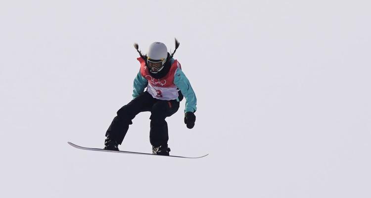 攻克U型场地的男子单板滑雪技巧（从转向到滑行）