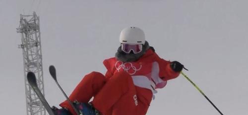 挑战单板女子滑雪U型池技巧资格赛（15个段落详解比赛技巧与策略）