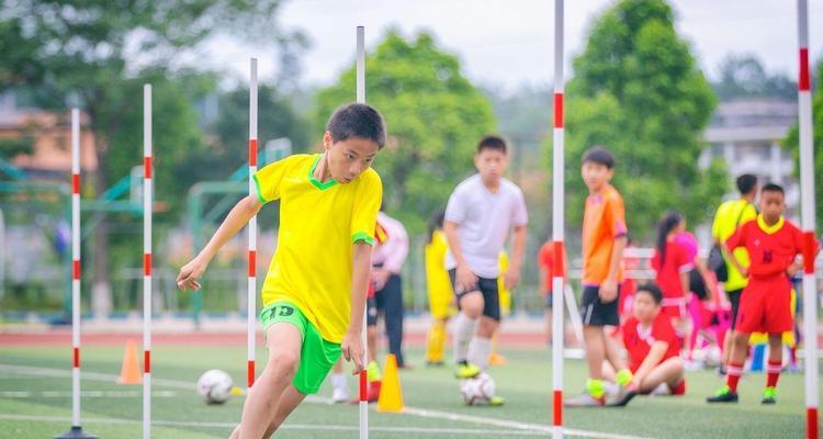 如何掌握足球运球技巧（15个足球运球教学技巧）