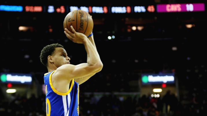 探秘库里三分神技（NBA最强得分手如何精准命中三分球）
