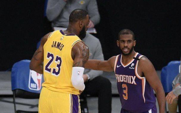 探秘詹姆斯的战术技巧（NBA历史巨星的优秀战术眼光与操作技能）