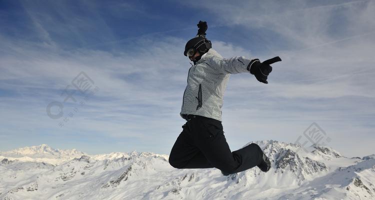单板滑雪空中技巧全面解析（掌握单板滑雪高难度技巧）