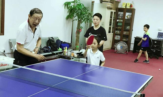 如何提高打乒乓球技巧（掌握技巧）