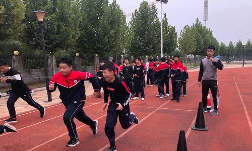 掌握2000米跑步技巧和节奏的方法（从姿势、呼吸到节奏）