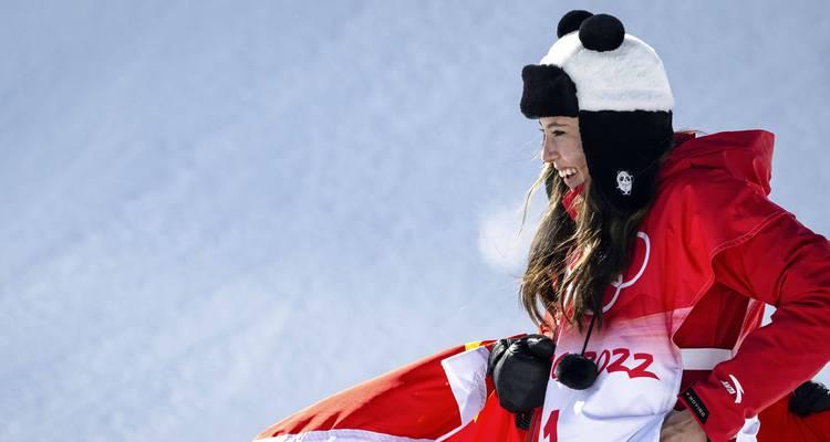 冬奥自由式滑雪女子U型场地技巧决赛（华丽舞步展现极限体验）