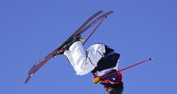 冬奥自由式滑雪坡面障碍技巧决赛（展现高难度技巧赢得奥林匹克荣耀）