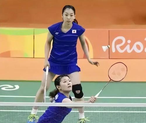 以羽毛球双打9点防守技巧详解（如何在双打比赛中避免失误）