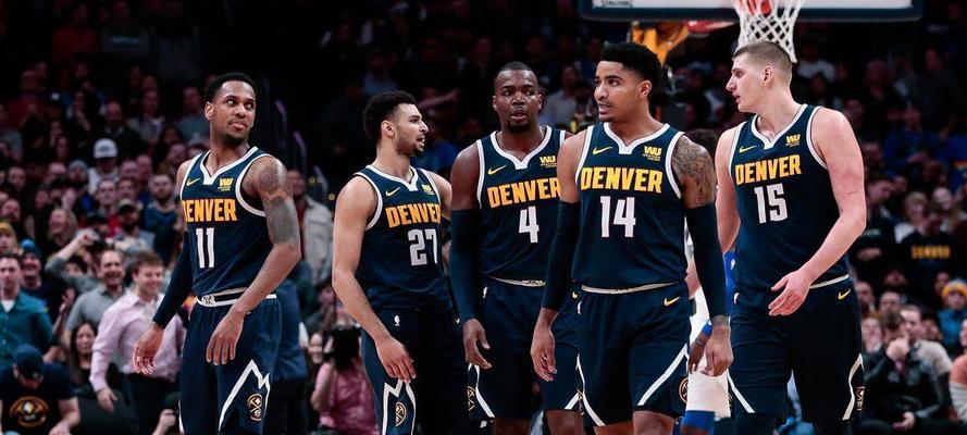 揭秘詹姆斯神乎其技的划水技巧（NBA之王的泳池“绝技”让你大开眼界）
