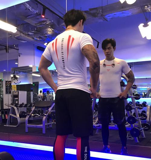 200米跑步技巧初中男教练的全面训练方法（以速度）
