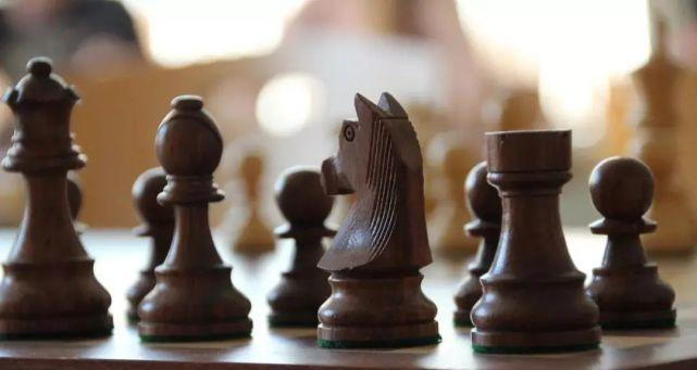 国际象棋大师战术剖析（掌握棋局变化关键）
