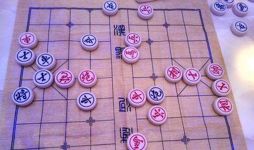 象棋开局必备技巧（从布局到进攻）