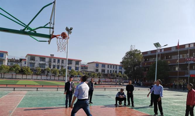 篮球跑位技巧大全（教你如何在场上更好地跑位）