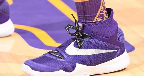探秘詹姆斯的精髓技巧（NBA历史巨星詹姆斯的成功秘诀与实践）