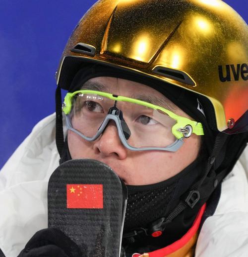 夺冠翱翔剪影（自由式滑雪男子空中技巧比赛精彩回顾）
