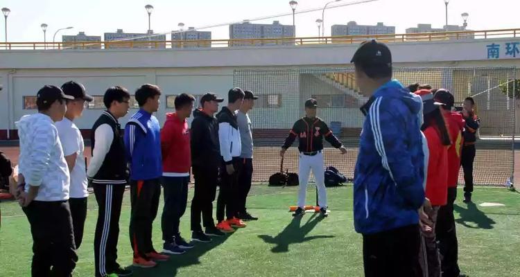 足球远射压球技巧的教学（在场上掌握射门技巧）