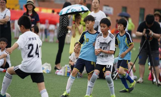 足球少年传球技巧教学指南（如何提高孩子的传球水平）