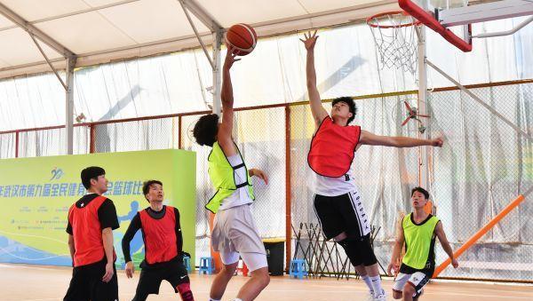 以「球场达人」学习篮球技巧，快速提升水平（通过「球场达人」APP）