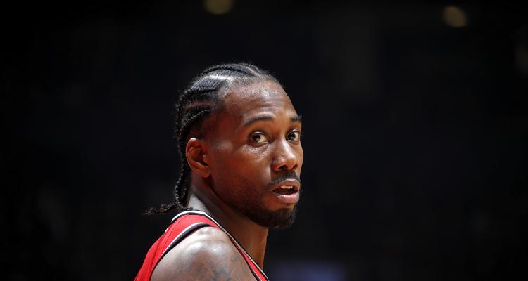 伦纳德的篮球技巧与成功秘诀（深入探究NBA球星伦纳德的技术特点和训练方法）