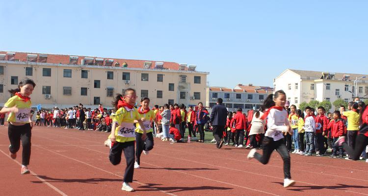 小学二年级足球绕杆技巧教学（通过绕杆让孩子们快乐学习足球技巧）