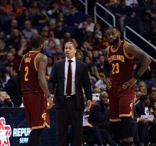 NBA詹姆斯翻盘技巧剖析（深度解读詹姆斯超神逆袭秘籍）