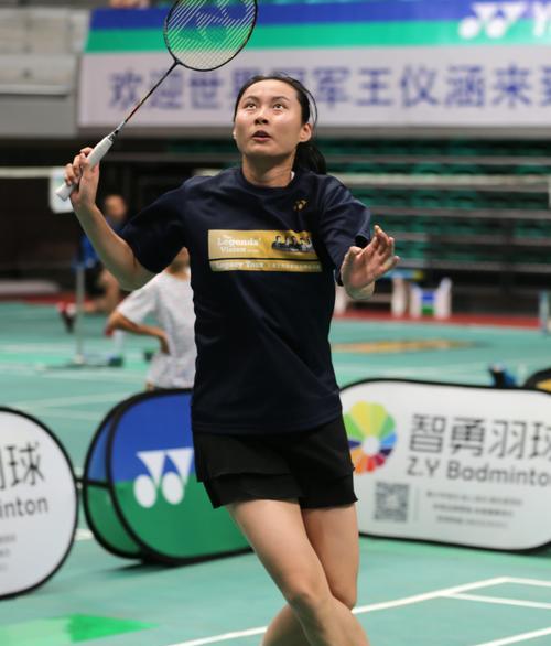 如何提高羽毛球双打被动过渡不起球技巧（掌握关键技巧）