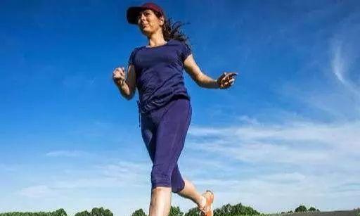 如何正确进行1000米跑步的呼吸技巧教学（掌握正确的呼吸方式）