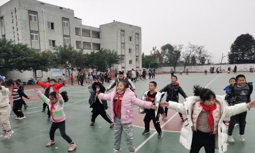 篮球技巧大全：掌握这些招数，让你成为优秀球员