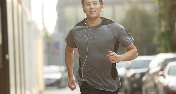 400米跑步技巧——矮个子男生的秘密武器（如何突破个子限制）