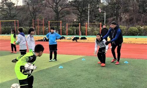 守门员如何在对抗中脱颖而出（掌握这些技巧）