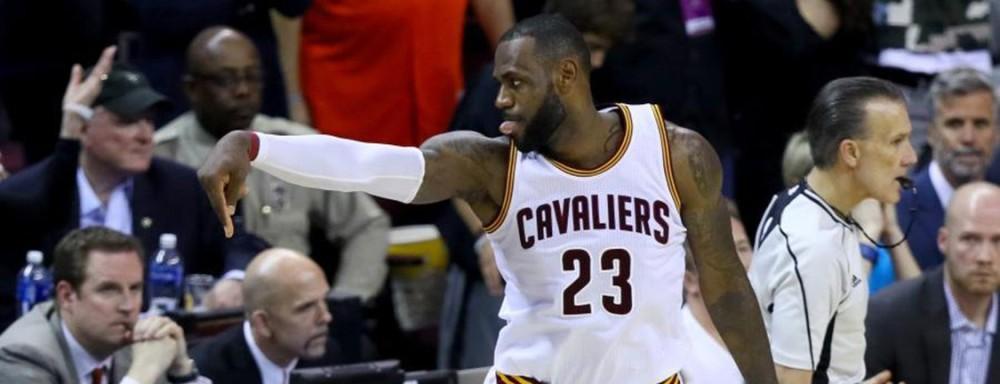詹姆斯封神技巧揭秘（从灌篮高手到NBA巨星）