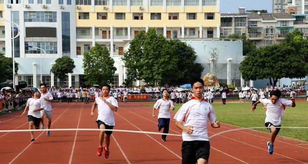 初一中学生400米跑步技巧详解（让你跑出好成绩的15个技巧）