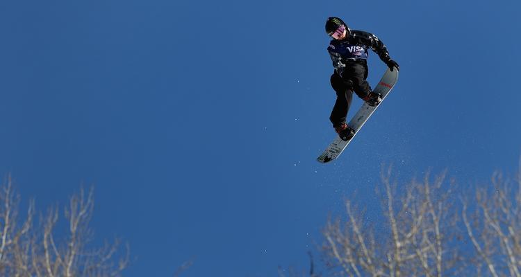 捣蛋大脚怪滑雪比赛技巧（15个必备技巧让你成为滑雪高手）