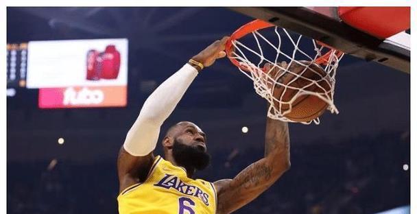 探秘詹姆斯的拿手技巧（NBA巨星詹姆斯为何成为万人迷）