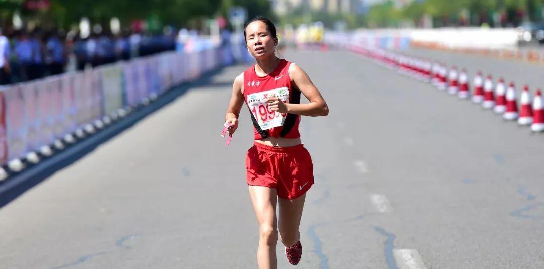 让孩子快乐奔跑，学会跑步的技巧（如何教孩子正确、高效地跑步）