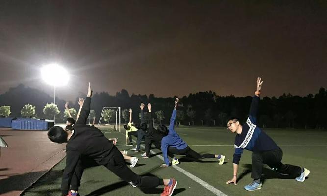 快速提高跑步速度的技巧（实用的锻炼方法和科学的饮食策略）